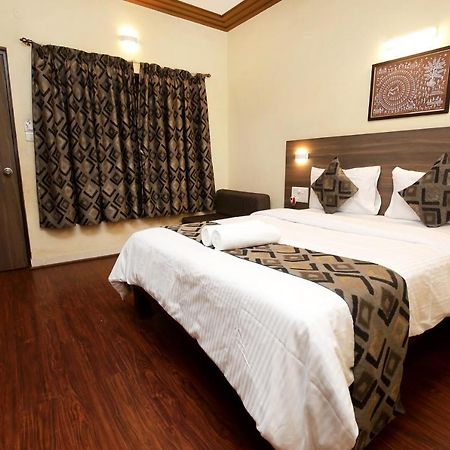 Westend Hotel Matheran Dış mekan fotoğraf