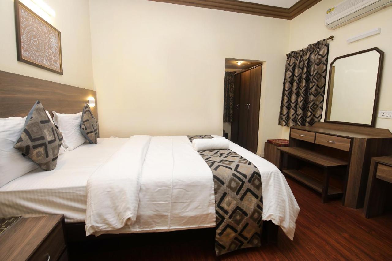 Westend Hotel Matheran Dış mekan fotoğraf