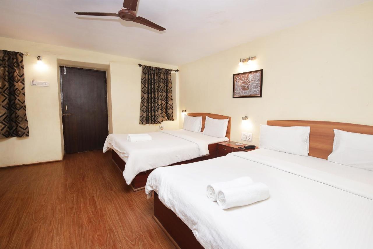 Westend Hotel Matheran Dış mekan fotoğraf