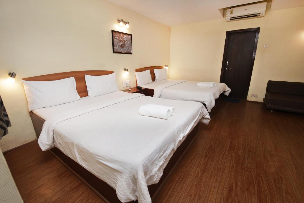 Westend Hotel Matheran Dış mekan fotoğraf